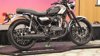 Motor dijual seharga Rp 249 juta untuk tipe standar dan Rp 251 juta untuk tipe special edition. Ada 2 warna metallic ocean blue dan ebony (special edition). Foto: Dadan Kuswaraharja