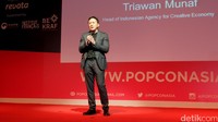 Triawan Munaf selaku kepala Bekraf membuka acara dengan slogannya, Local Now, Global Later.
