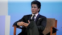 Menjadi aktor membuat Shahrukh Khan dekat dengan risiko masalah punggung. Dia pernah mencederai lutut, bahu, kaki, dan punggungnya. Cedera punggungnya terjadi saat dia menembaki Koyla pada 1997. Dan terulang lagi saat dia syuting untuk lagu Ishq Kamina. Foto: AFP Photo