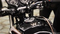 Tangki bensin yang elegan. Mesinnya SOHC 773 cc 4 valve yang menghasilkan putaran tenaga dari bawah 2.500 RPM sehingga memberikan torsi khas motor klasik. Foto: Dadan Kuswaraharja
