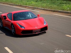 Merasakan Ganasnya Ferrari 488 GTB