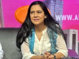 Hii! Tiba-tiba Ada Ular di Selimut Lydia Kandou
