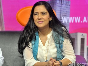 Hii! Tiba-tiba Ada Ular di Selimut Lydia Kandou