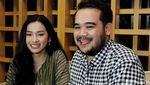 Senangnya Tya Arifin Tampil Bareng Suami
