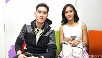 Verrell dan Nasya masih belum mau meresmikan hubungan mereka ke jenjang yang lebih serius. Pool/Noel/detikFoto.