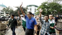 Sandiaga tiba di Pasar Induk Kramatjati pukul 15.20 WIB.