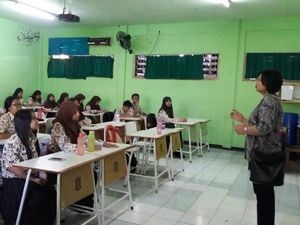 Siswa SMA di Surabaya Diberi Edukasi Bahaya Gadget