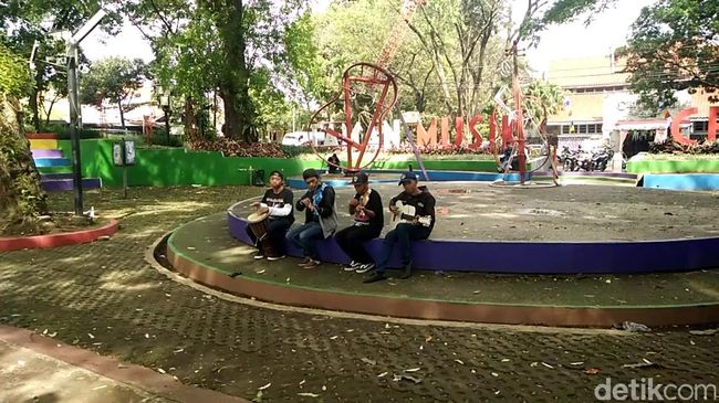 Saat Pengamen Jalanan Plago Unjuk Kebolehan di Taman Musik 