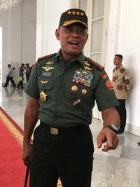 Saat Kapolri dan Panglima TNI Nyanyikan Lagu Tanah Papua