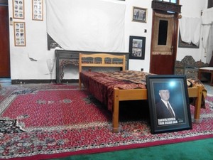 Mantan Menkop Adi Sasono Meninggal, Kerabat Berdatangan ke Rumah Duka