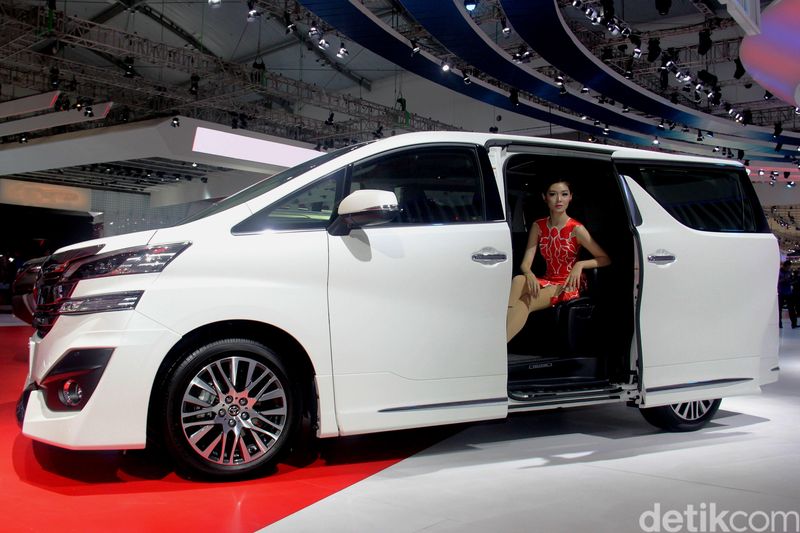 Meningkatnya segmen MPV Luxury merupakan salah satu indikasi respon positif konsumen terhadap produk MPV yang mewah serta nyaman. Untuk memperkuat segmen MPV Luxury ini, bersamaan dengan penyelenggaraan GIIAS 2016, PT Toyota-Astra Motor (TAM) kembali memperkenalkan line-up baru dengan meluncurkan New Vellfire dengan Tipe G Limited di pameran akbar Gaikindo Indonesia International Auto Show (GIIAS) yang tengah berlangsung di Indonesia Convention Exhibition (ICE), BSD City, Tangerang dari 1121 Agustus 2016.