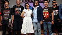 Viky berharap  karya musik  yang  disuguhkannya dalam Toba World ini, dapat membawa budaya Indonesia, khususnya musik tradisional Batak lebih dikenal di kancah internasional.