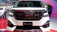 Berbeda dengan Alphard, dengan target konsumen untuk pelanggan yang menginginkan mobil yang elegan, Vellfire didesain untuk mereka yang cenderung lebih memilih kesan sporty dengan karakter aggresive, luxurious dan youthful. Foto: Toyota