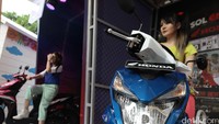 Tipe CW dengan pilihan warna Hard Rock Black & Dance White dipasarkan dengan harga (OTR DKI Jakarta) Rp14.700.000, tipe CBS hadir dengan warna Garage Black, Techno Blue White & Funky Red White dipasarkan dengan harga Rp 14.900.000 (OTR). Sementara itu tipe CBS-ISS dengan tema sporty dinamis hadir warna Electro Blue White, Soul Red White & Fusion Magenta Black dipasarkan dengan harga Rp 15.400.000 (OTR).