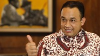 Dalam wawancara ini, dia terlihat bersemangat, segar dan ceria. Tak ada tanda-tanda kesedihan seseorang yang baru kehilangan jabatan.