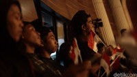 Plago menyaksikan konser Adhie MS.