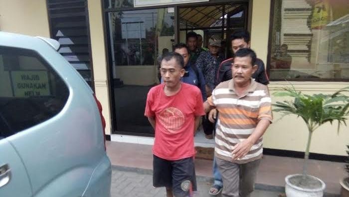 Orang Gila Mengamuk Bacok Satu Keluarga di Mojokerto
