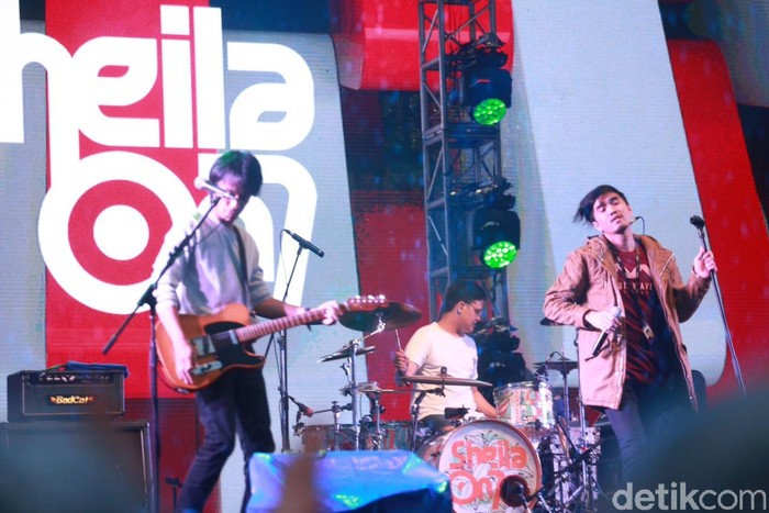 Band Sheila on 7 tampil di We The Fest 2016