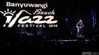 Penyanyi Tulus menjadi penutup festival malam ini.
