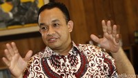 Anies juga mengisi hari-harinya setelah tak menjadi menteri dengan mengantar anak sekolah hingga menjalankan kembali hobi yang sebelumnya tak sempat dilakukan.