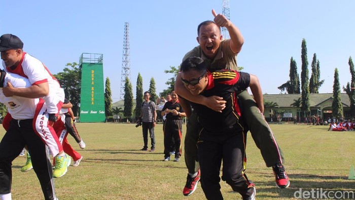 Begini Serunya TNI-Polri di Tegal Saat Lomba Sambut Hari Kemerdekaan