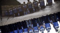 Para sopir bajaj siap beraksi melayani penumpang.