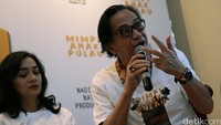 Film ini dibintangi oleh Ray Sahetapy, Ananda Lontoh, Herdin Hidayat dan juga beberapa pemain film Malaysia seperti  Dato Ahmad Tamimi dan Mardiana Alwi.