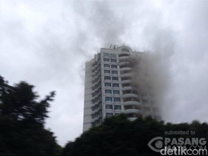 18 Orang Penghuni Korban Kebakaran Apartemen Parama Dirawat di RS