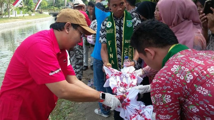 Bupati Irsyad Dampingi Siswa SMA Pecahkan Rekor Membatik Jumputan