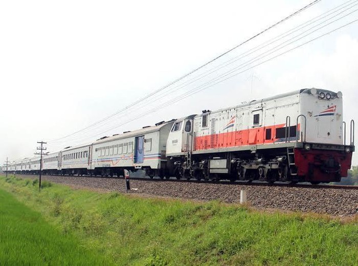 KA Serayu Dilempari Batu di Bandung, 3 Orang Luka dan 20 Kaca Pecah