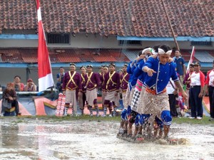 Meriahnya Napi Nusakambangan Saat Ikuti Lomba Terompah Panjang Rayakan HUT RI
