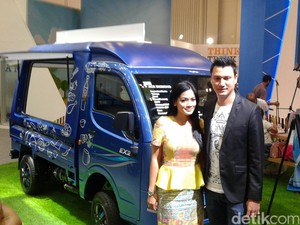 Titi Kamal dan Bisnis Mobil Toko Ayam Jerit