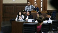 Tim pengacara Jessica sempat mengajukan keberatan dengan ahli psikologi yang dihadirkan jaksa.