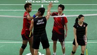 Tontowi/Liliyana mengatasi perlawanan Praveen/Debby dengan relatif mudah. Unggulan ketiga itu menang dua game langsung dengan skor 21-16 dan 21-11. Marcelo del Pozo/Reuters/detikFoto.
