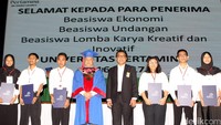 Sebanyak 1.235 mahasiswa baru memperoleh beasiswa kuliah di Universitas Pertamina, 14 orang di antaranya menerima beasiswa melalui jalur Lomba Karya Kreatif dan Inovatif.