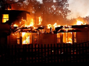 82 Ribu Orang Dievakuasi Akibat Kebakaran Hutan di California