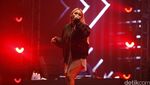 The Baddest Female! CL 2NE1 Bikin Panas WTF 2016 Hari Pertama