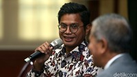 PT Bank Mandiri (Persero) Tbk bersinergi dengan PT Sarana Multigriya Finansial (SMF) melakukan sekuritisasi aset dengan menerbitkan Efek Beragun Aset berbentuk Surat Partisipasi (EBA-SP) sebesar Rp 500 miliar.
