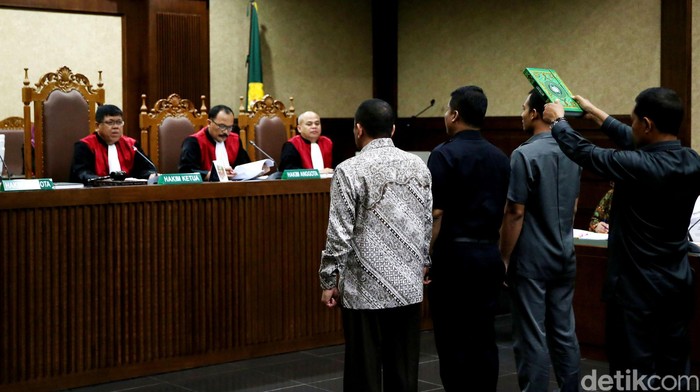Mantan Sekretaris MA Nurhadi Akui Dekat dengan Eddy Sindoro