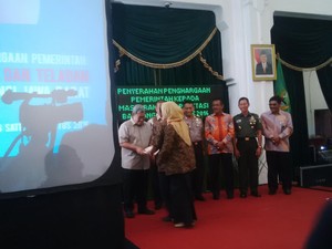 Pemprov Jabar Serahkan 100 Penghargaan kepada Masyarakat Berprestasi