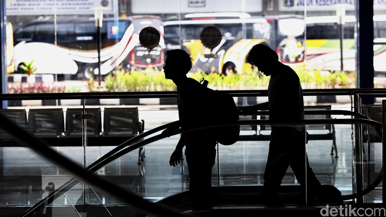 Ilustrasi penumpang di Terminal Pulogebang (Rengga/detikcom) Ilustrasi penumpang di Terminal Pulogebang (Rengga/detikcom)