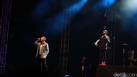 Pesta berlanjut ke megahits mereka, Thrift Shop dan Wings. Asep Syaifullah/detikHOT.