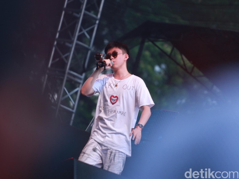 Rich Chigga Bawa Gendang di Klip Glow Like Dat? Rich Chigga Bawa Gendang di Klip Glow Like Dat?