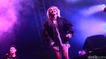 The Baddest Female! CL 2NE1 Bikin Panas WTF 2016 Hari Pertama