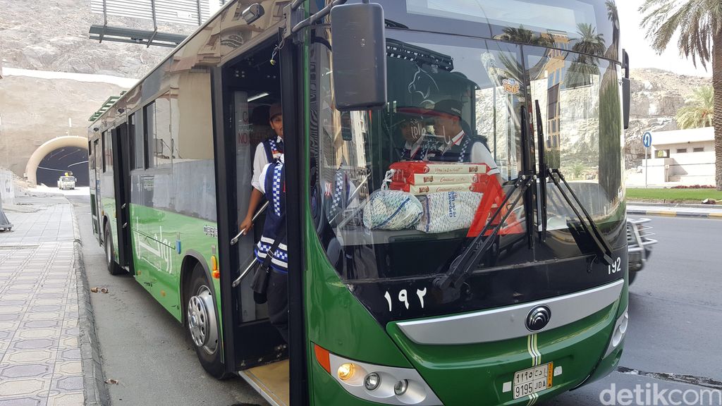 Bus Shalawat Siap 24 Jam Mengantar Jemaah Haji Salat Ke Masjidil Haram