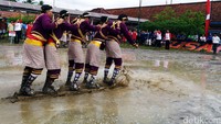 Dalam perlombaan ini setiap tim terdiri dari lima orang.