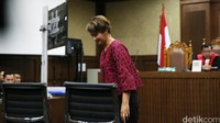 Antonia Ratih Andjayani memasuki ruang sidang Pengadilan Tipikor, Jakarta, Senin (15/8/2016).