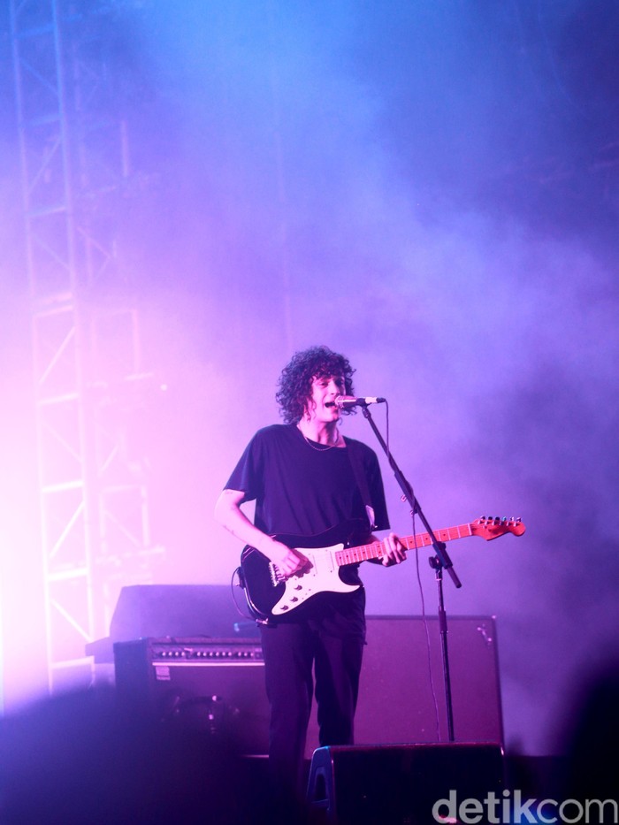 Aksi The 1975 di WTF 2016