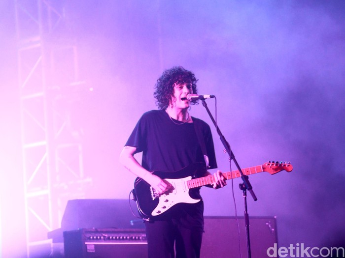 Aksi The 1975 di WTF 2016