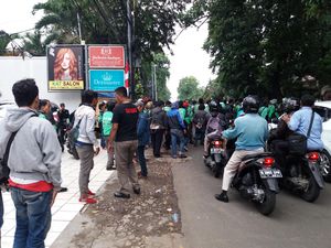 Puluhan Driver Go-Jek Berdemo di Kantor Go-Jek, Protes Tarif yang Turun